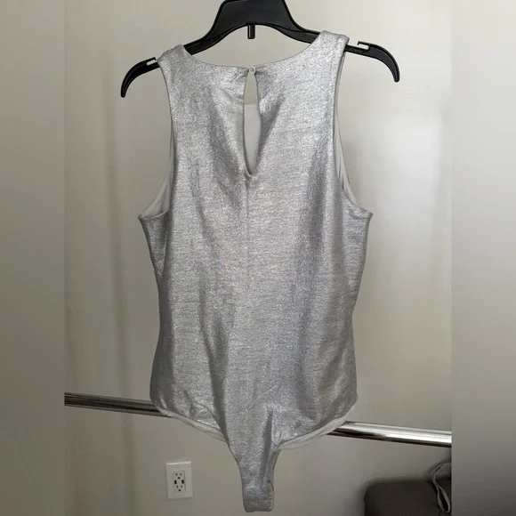Bebe Metallic Sleeveless Top is very stylish ๐ข๐ - Picture 7 of 8